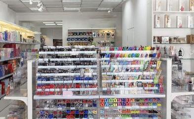 文盲卖文具，小小文具创出过亿身家